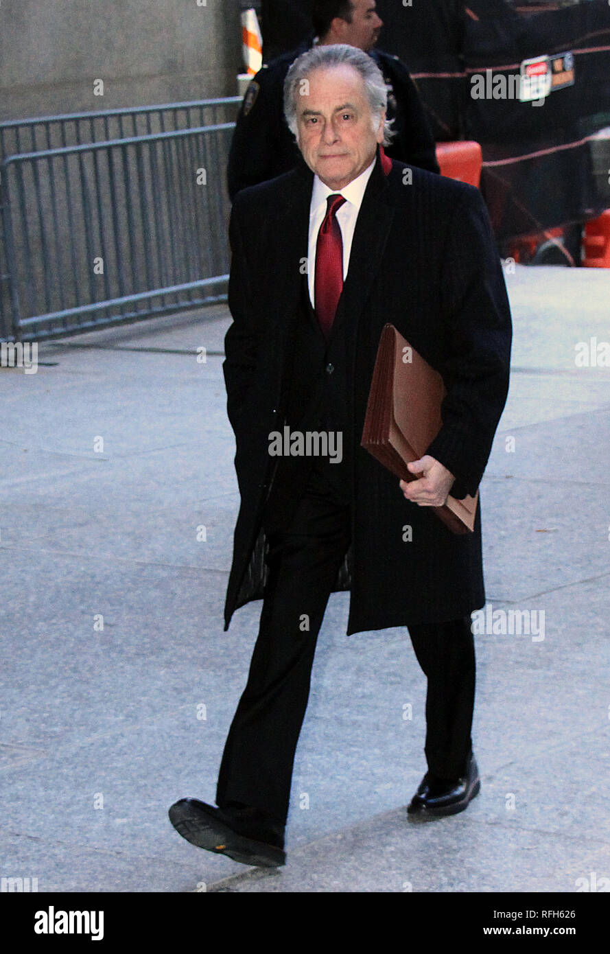 New York, NY, USA. 25th Jan, 2019. Benjamin Brafman, Harvey Weinstein's former lawyer, arrives at New York Supreme Court in New York City on January 25, 2019. Credit: Rw/Media Punch/Alamy Live News Stock Photo