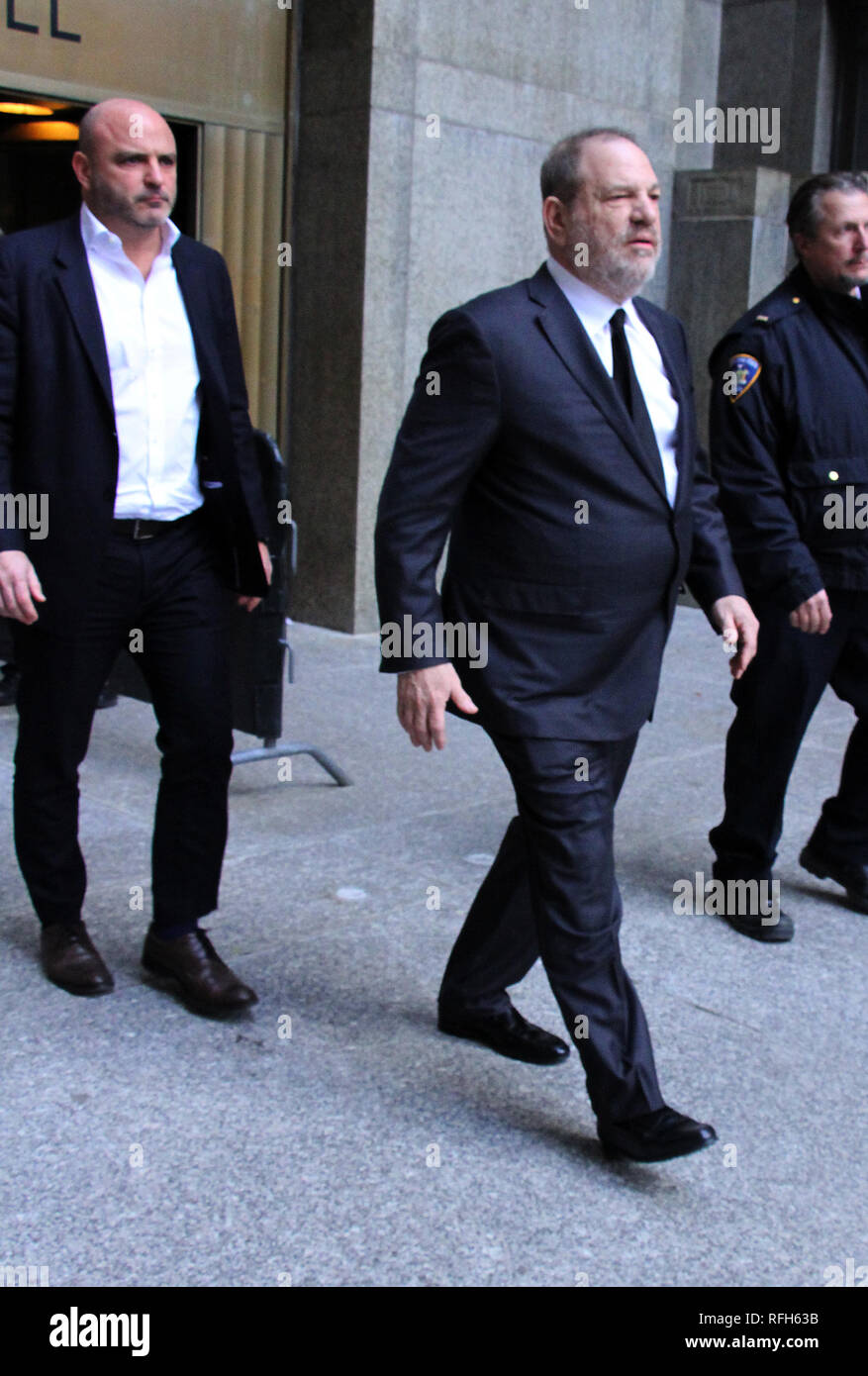 New York, NY, USA. 25th Jan, 2019. Harvey Weinstein's exits New York Supreme Court after judge approves changes in defense team in New York City on January 25, 2019. Credit: Rw/Media Punch/Alamy Live News Stock Photo