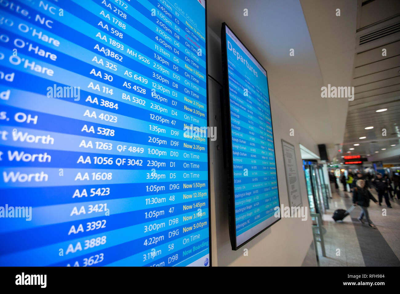New York, USA. 25th Jan, 2019. Flight monitors show the status of arrivals and departures with many flights delayed at the LaGuardia Airport in New York, the United States, on Jan. 25, 2019. The U.S. Federal Aviation Administration on Friday halted flights bound for New York City's LaGuardia Airport, due to staff shortage caused by the historic government shutdown. Credit: Wang Ying/Xinhua/Alamy Live News Stock Photo