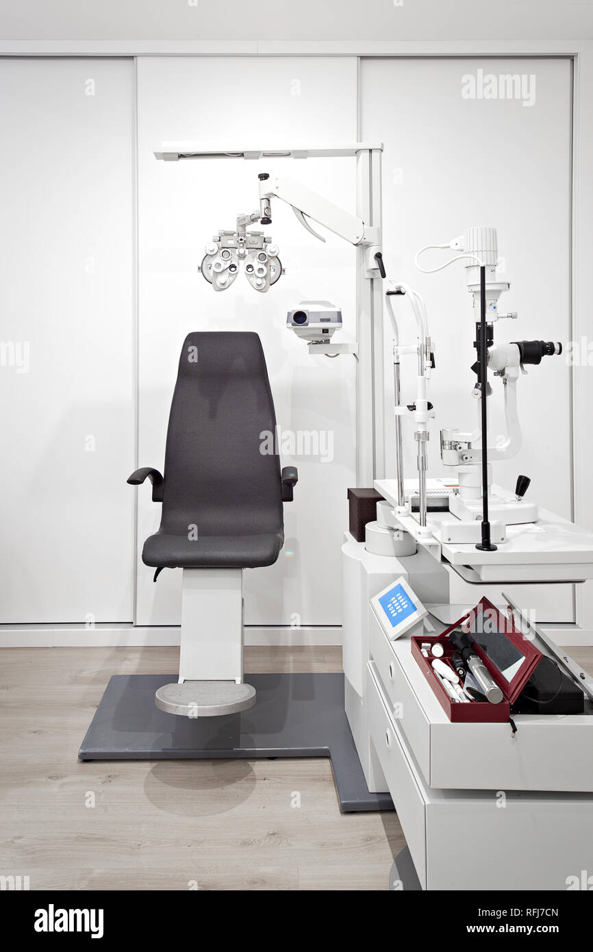 Ophthalmology machine. Eyesighting machine and tools on