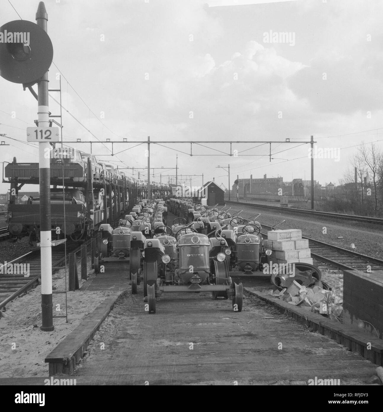 Autoslaaptrein voor nieuwe seizoen (N.S.), Bestanddeelnr 913-7710. Stock Photo