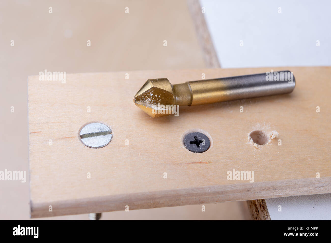 Drilling and deepening holes in wood. Countersink and other accessories