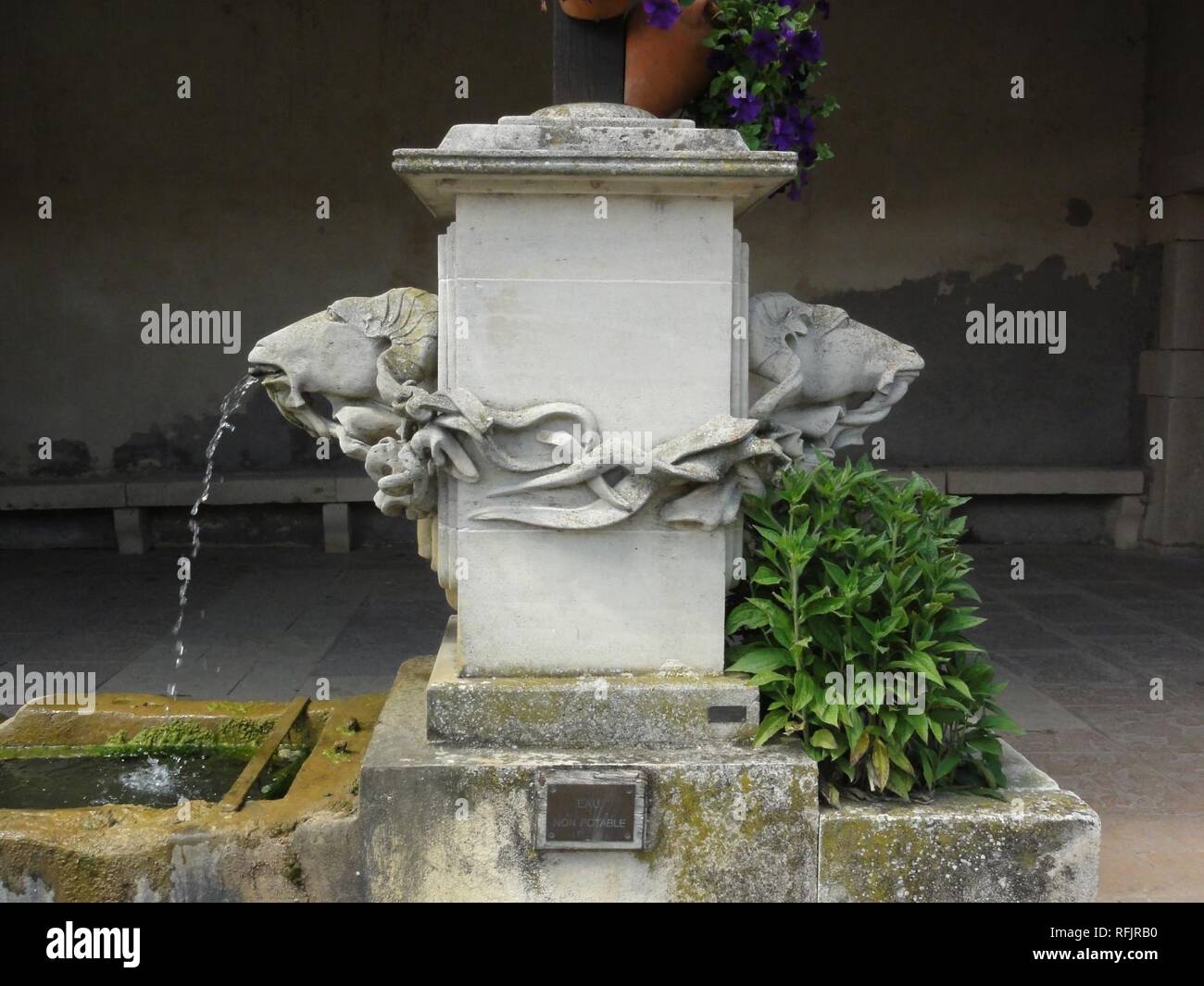 Azelot (MetM) fontaine A, détail Stock Photo Alamy