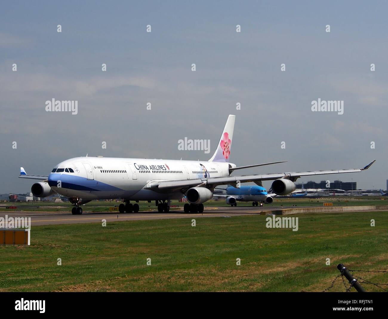 B-18806 China Airlines Airbus A340-313X - cn 433 pic1. Stock Photo