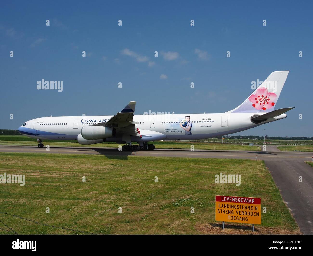 B-18806 China Airlines Airbus A340-313X - cn 433 pic5. Stock Photo