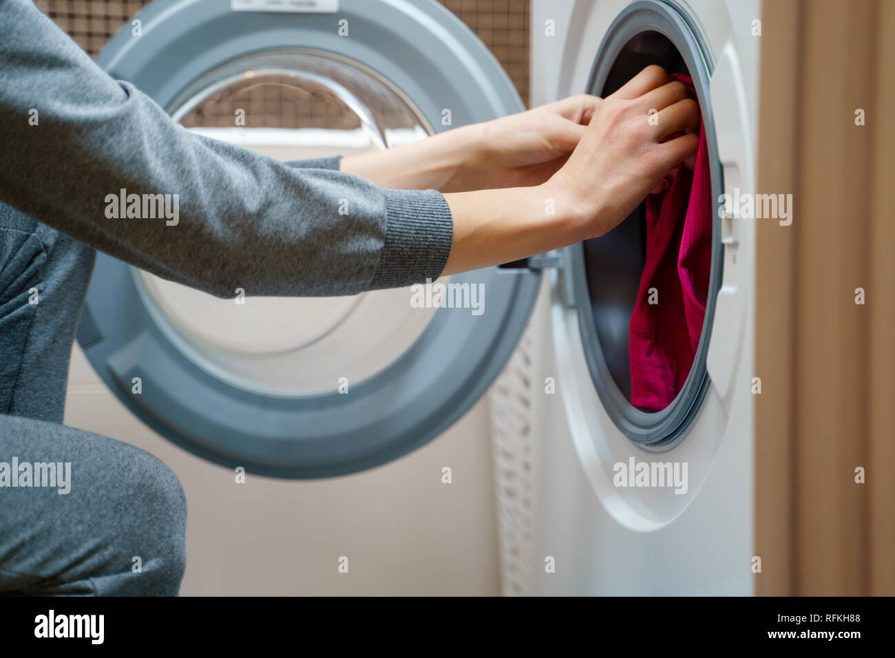 Washing machine clothes fold hi res stock photography and images Alamy