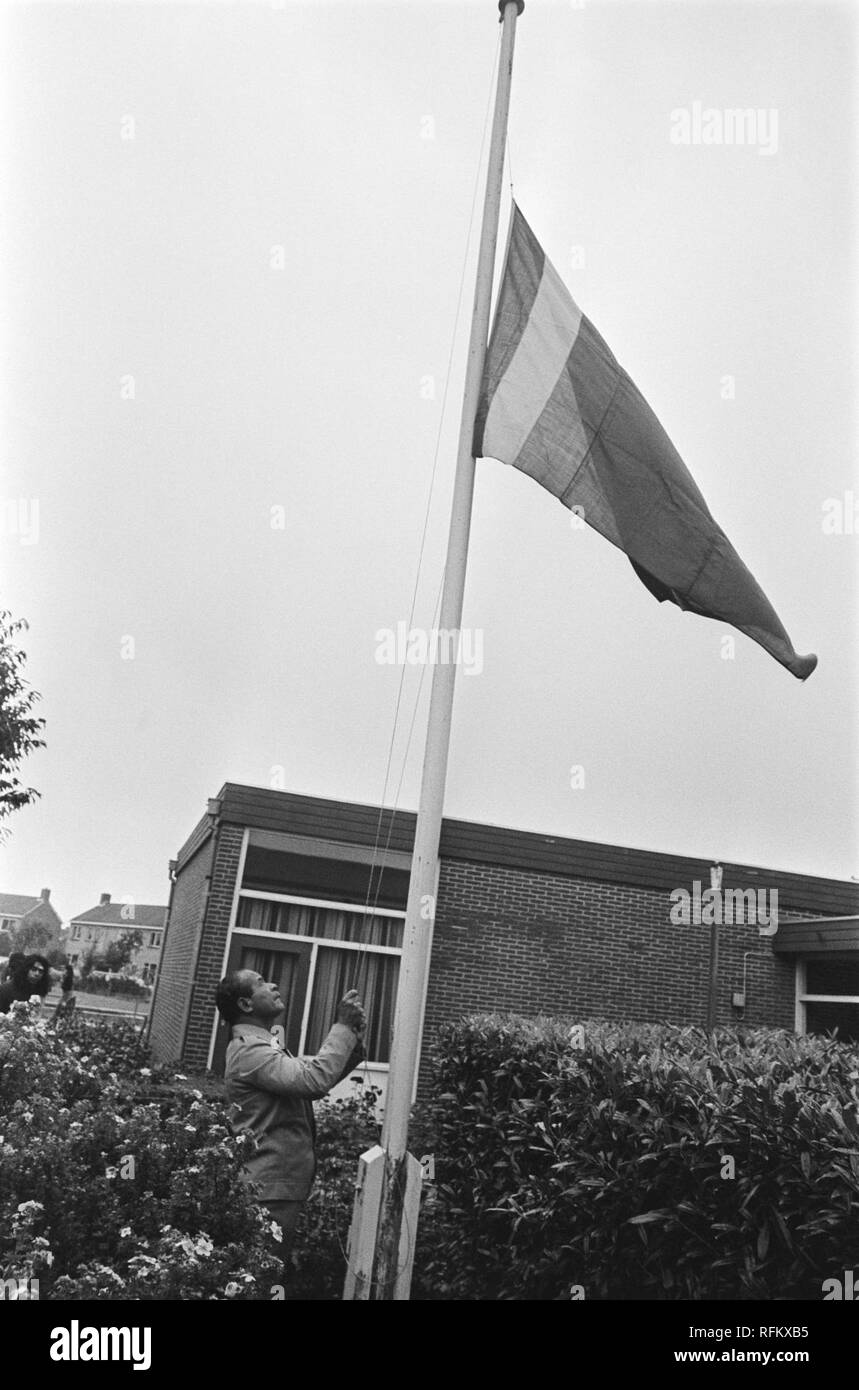 Molukse Black and White Stock Photos \u0026 Images - Alamy, image size:859x1390