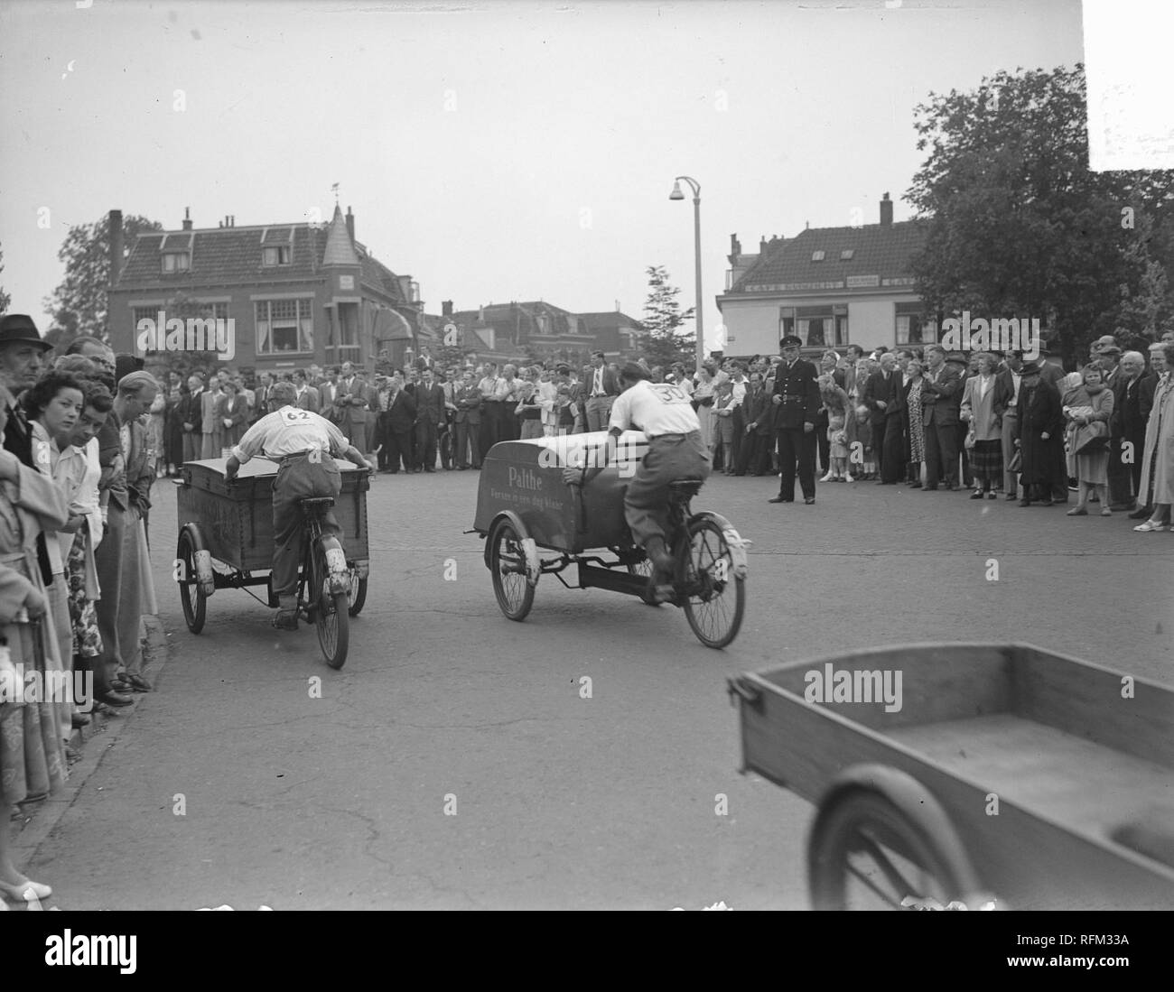 Bakfietsen wedstrijden in Leiden t.g.v. 375 jaar universiteit, Bestanddeelnr 904-0060. Stock Photo