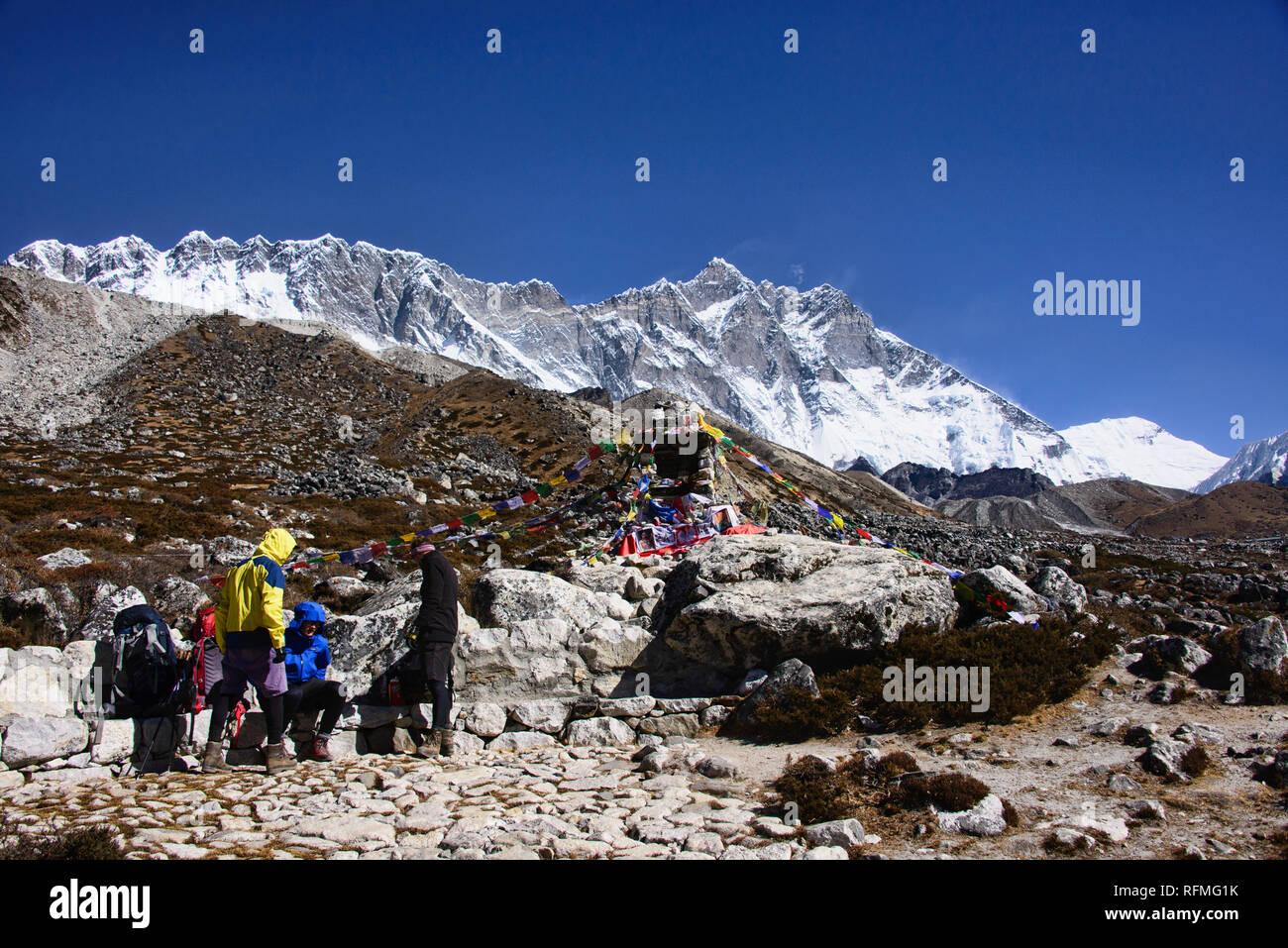 Trekkers on the Everest Base Camp trek, Khumbu, Nepal Stock Photo