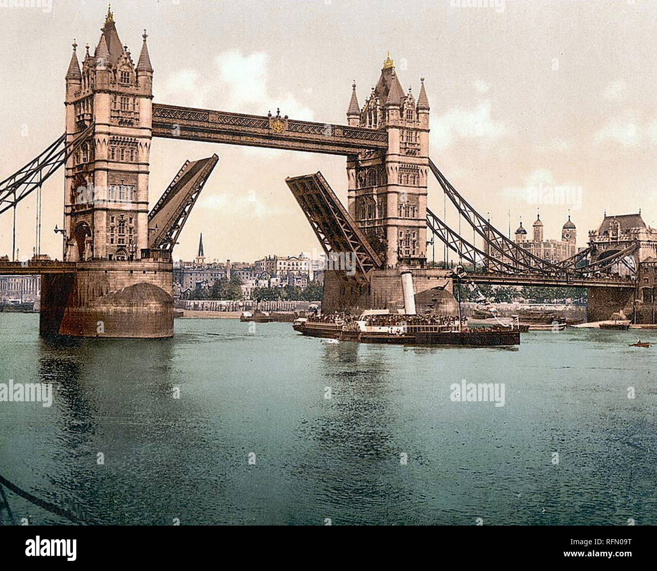 Tower Bridge, London. Between 1890 & 1910 Stock Photo Alamy