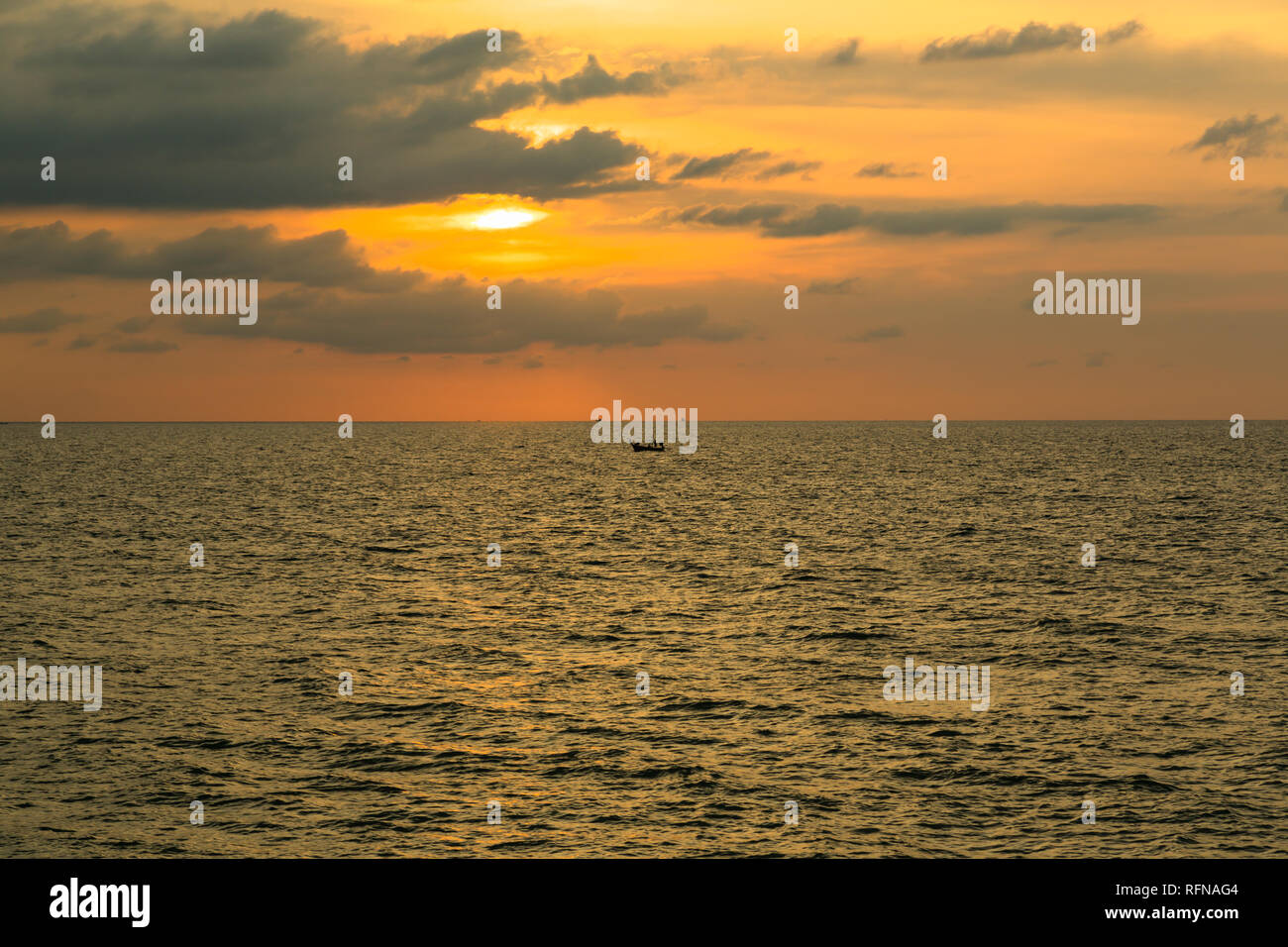Sea bright sunset boat hi-res stock photography and images - Alamy