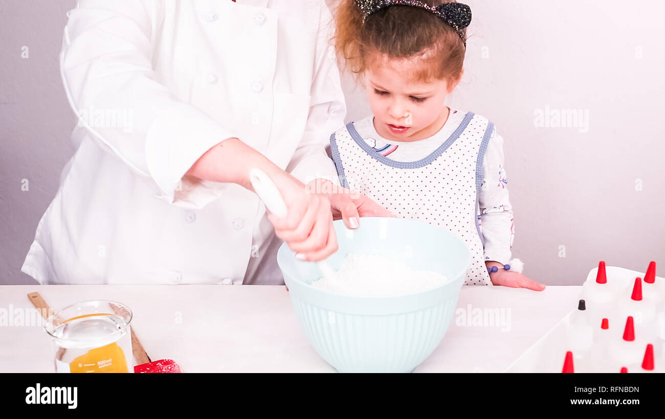 How to decorate sugar cookies