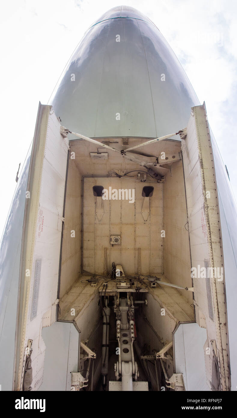 Landing gear hires stock photography and images Alamy