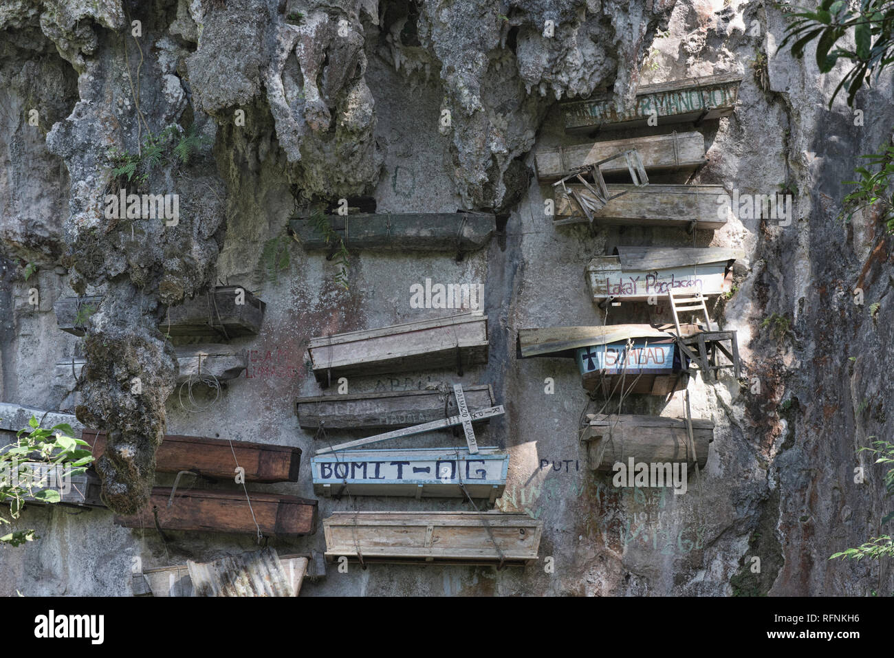 Igorot hanging coffins in Echo Valley, Sagada, Mountain Province, Philippines Stock Photo