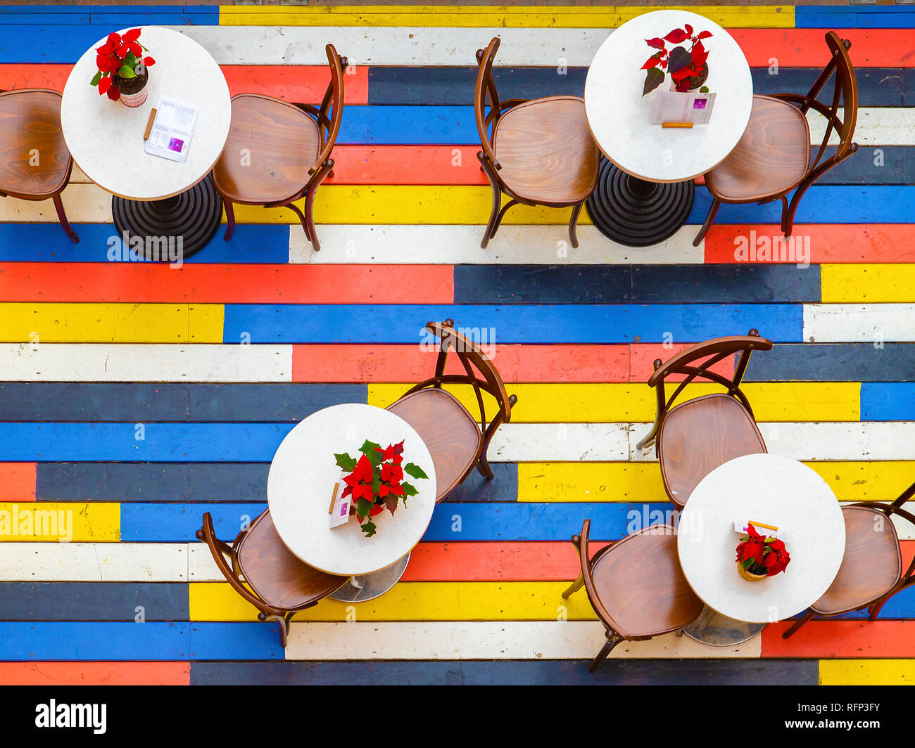 Empty hotel table top hi-res stock photography and images - Alamy