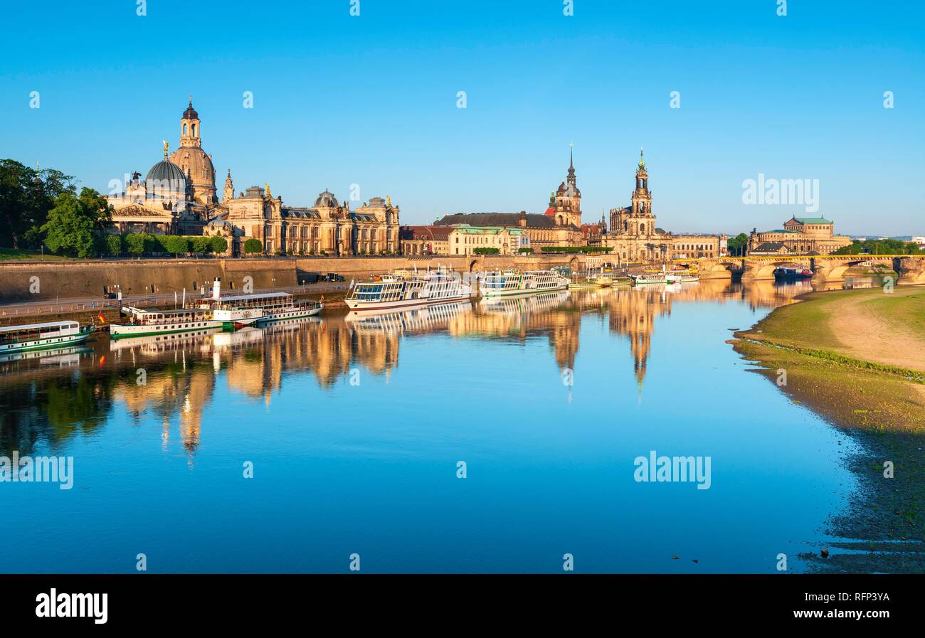 City view with academy of arts, Church of Our Lady, Hofkirche and Residenzschloss, reflection in the Elbe, morning light Stock Photo