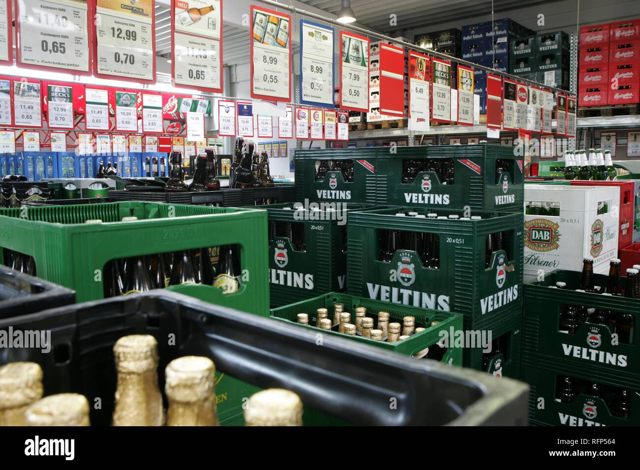 Cash drinks hires stock photography and images Alamy