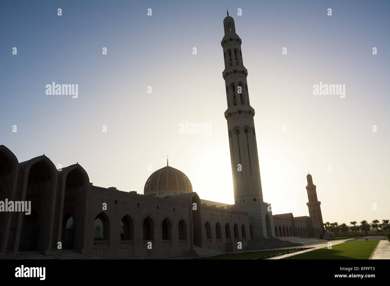 Silhouettes of the Sultan Qaboos Grand Mosque in Muscat (Oman) Stock Photo