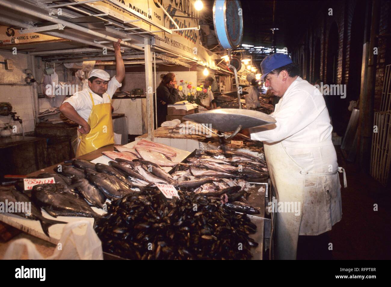 CHL, Chile, Santiago de Chile: fishmonger, Mercado Central. Stock Photo