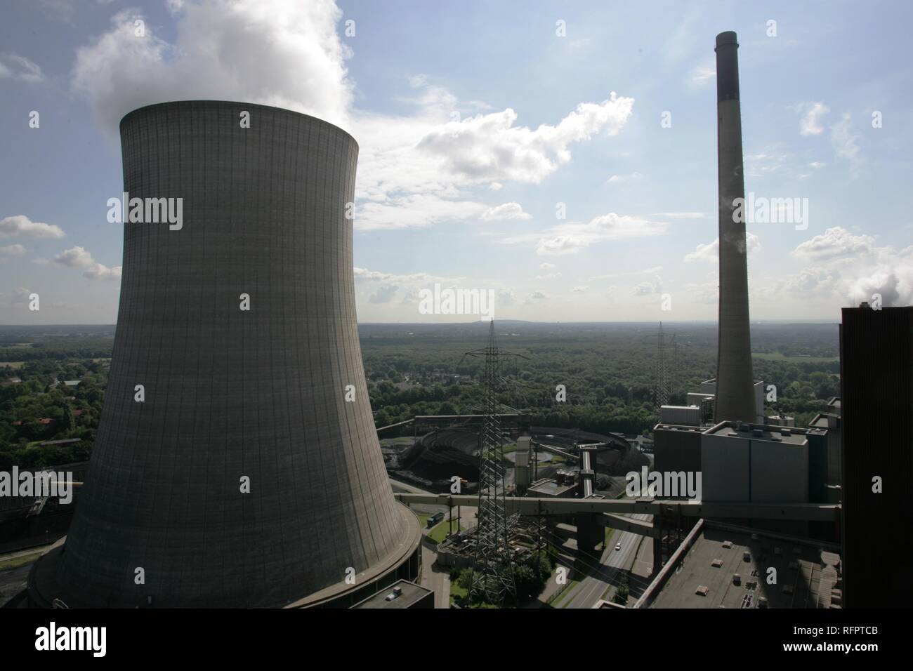 DEU, Germany, Voerde: Hard coal power staion of STEAG power company. Cooling tower. Stock Photo