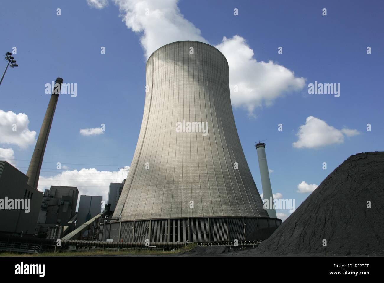 DEU, Germany, Voerde: Hard coal power staion of STEAG power company. Cooling tower. Stock Photo