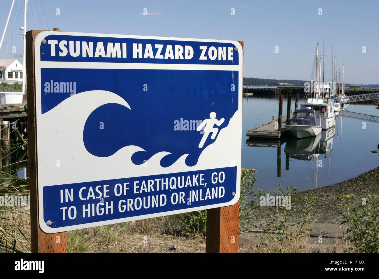 USA, United States of America, Port Townsend : Tsunami Warning signs in the harbour. Stock Photo