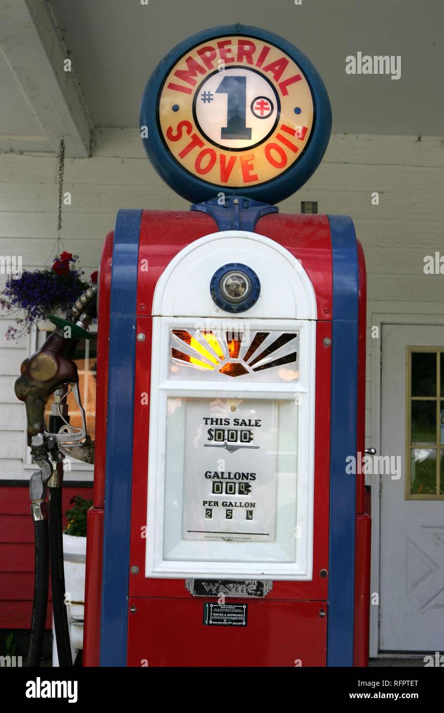 USA, United States of America. Gustavus : Historical Gas station, with old gas pumps. Stock Photo
