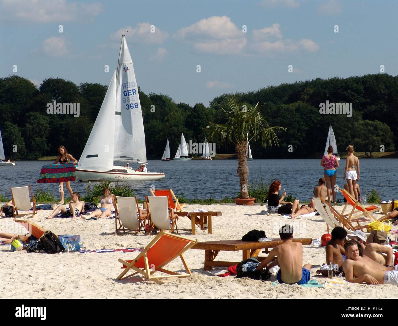 DEU, Germany, Essen : Baldeneysee lake, river Ruhr. Artificial sand beach for chilling and fun at the Ruhr shore. Seaside Beach Stock Photo