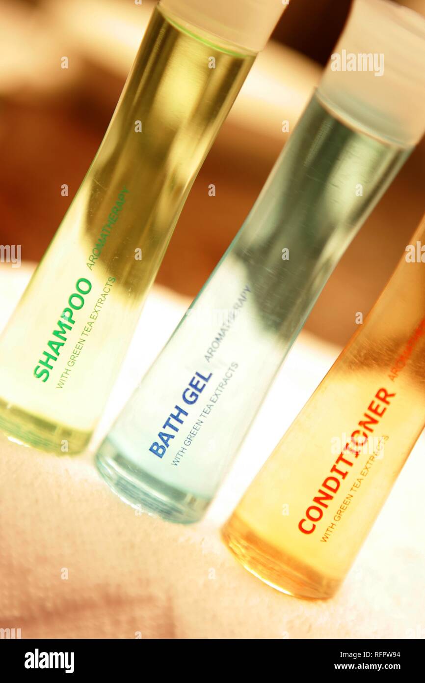 IND, India, Kerala, Cochin:Trident Hilton Hotel. Bathroom, Shampoo, Bath Gel, Conditioner free for the hotel guest Stock Photo