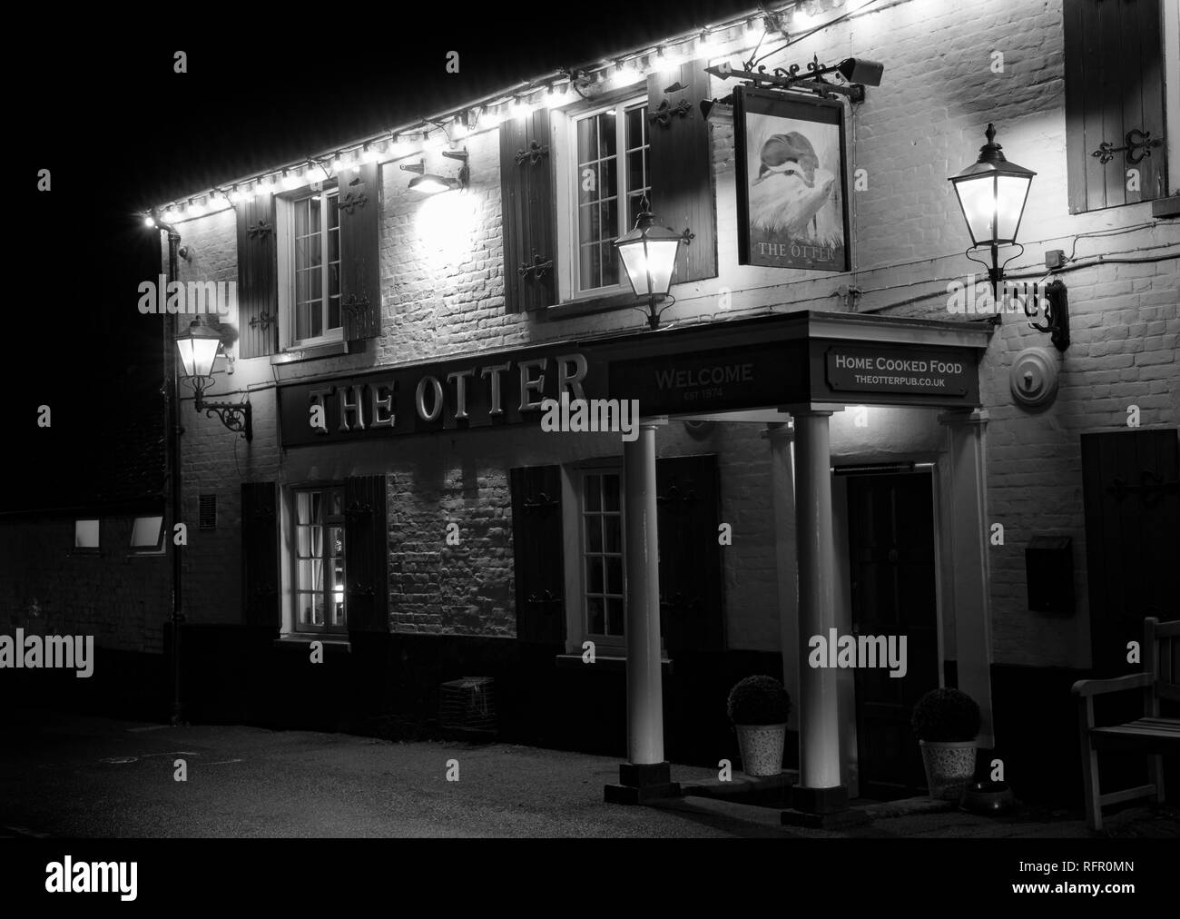 The Otter Pub - Public House - Otterbourne, Hampshire, England, UK