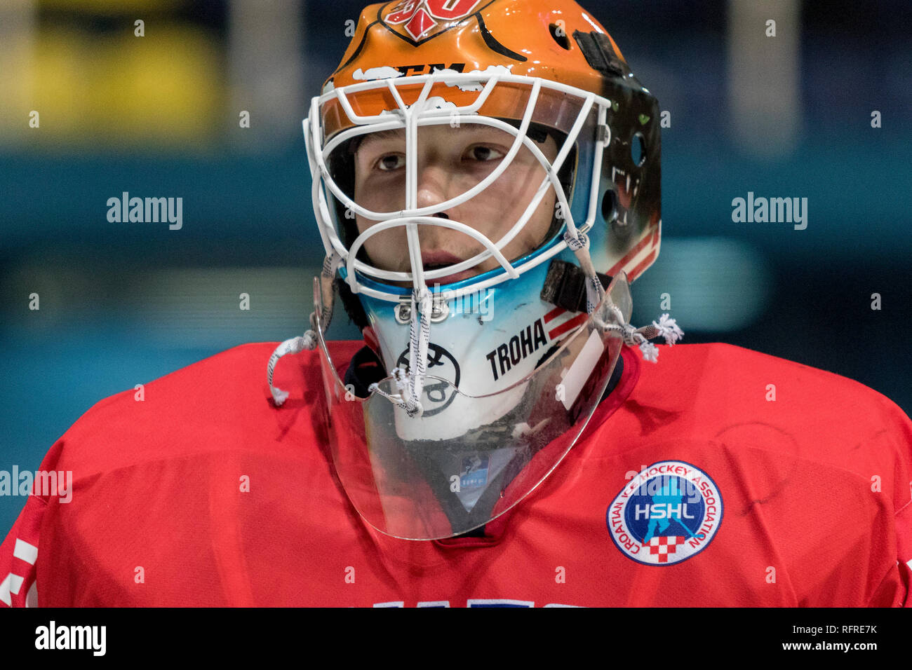 Goalie mask hi-res stock photography and images - Alamy