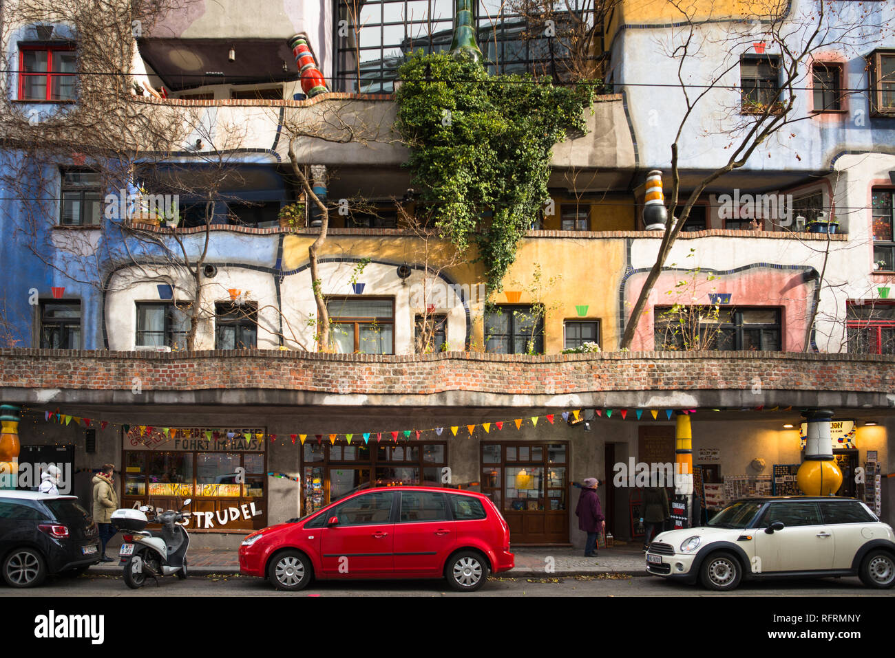 Hundertwasserhaus, expressionist landmark and public housing, designed by architect Friedenreich Hundertwasser in Vienna. Austria. Stock Photo