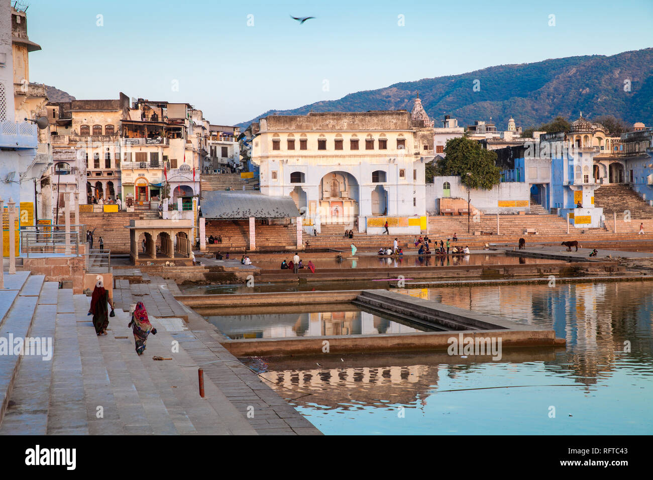Pushkar Lake and bathing ghats, Pushkar, Rajasthan, India, Asia Stock ...