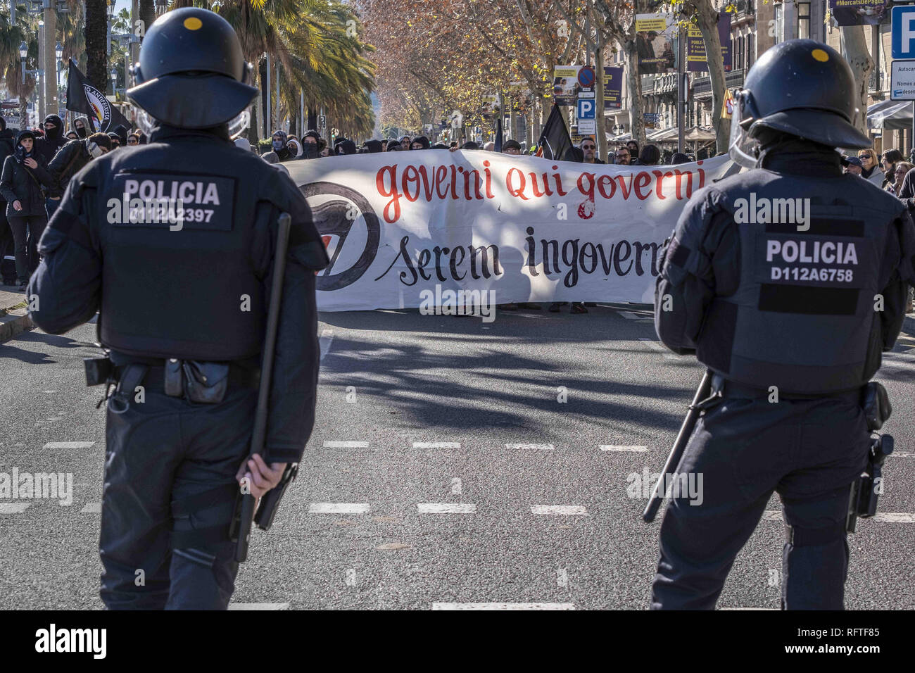 Barcelona, Spain. 26th January, 2019. Two police officers are seen in front of anti-fascist protesters during the demonstration.Only a few followers have attended to the call of the ultra-right ''˜We Recover Spain-National Identity Front' that was intended to celebrate the 80th anniversary of the entry of Francoist troops in Barcelona that ended the Spanish Civil War. Antifascists occupied the Plaza Sant Jaume for one hour where it was intended to celebrate the commemoration. Finally the police intervened to stop the anti-fascist protest. Credit: ZUMA Press, Inc./Alamy Live News Stock Photo