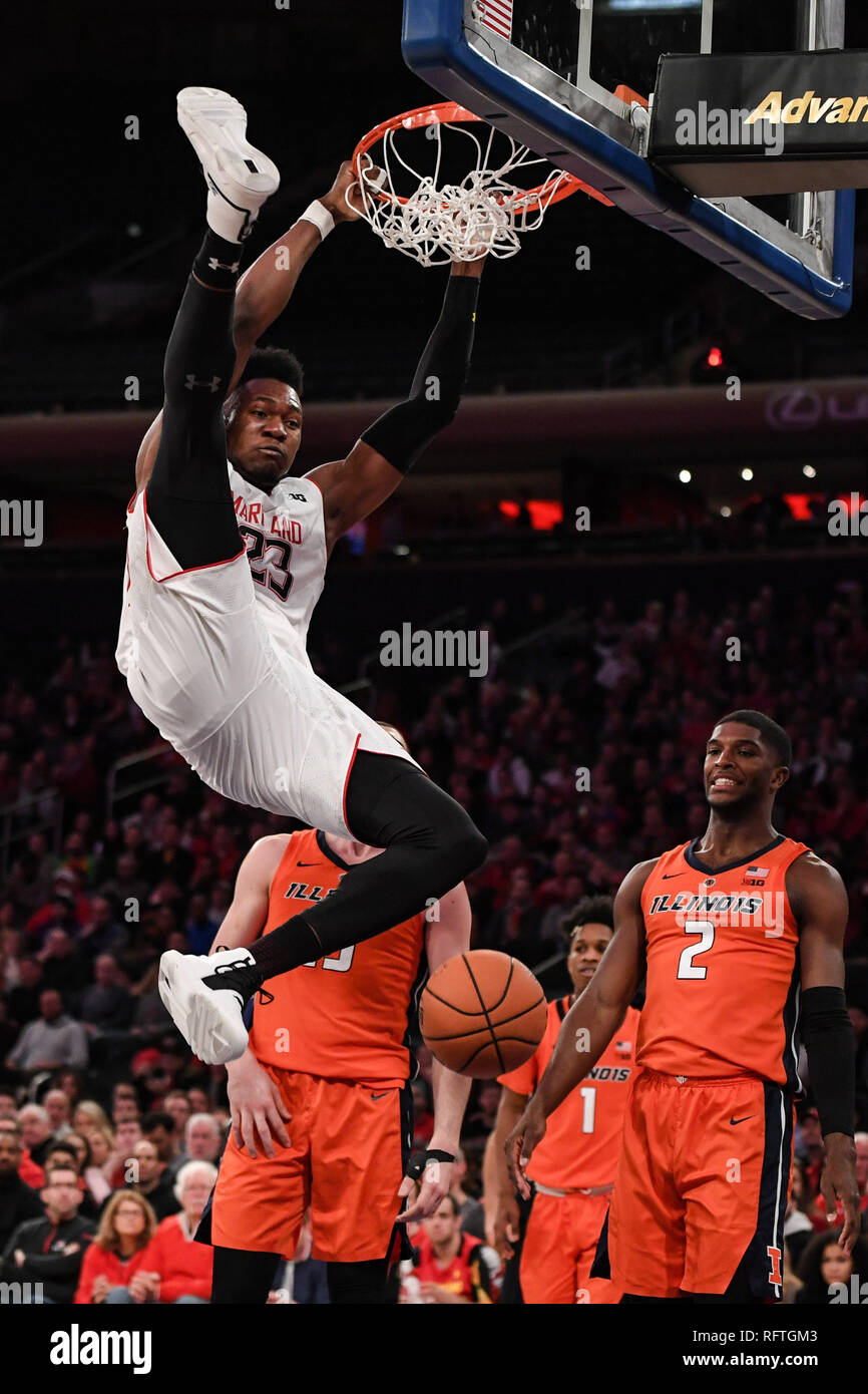 Roberta Griffith: Trophies at the Everson Museum of Art, Syracuse -  Ceramics Now, image size:866x1390