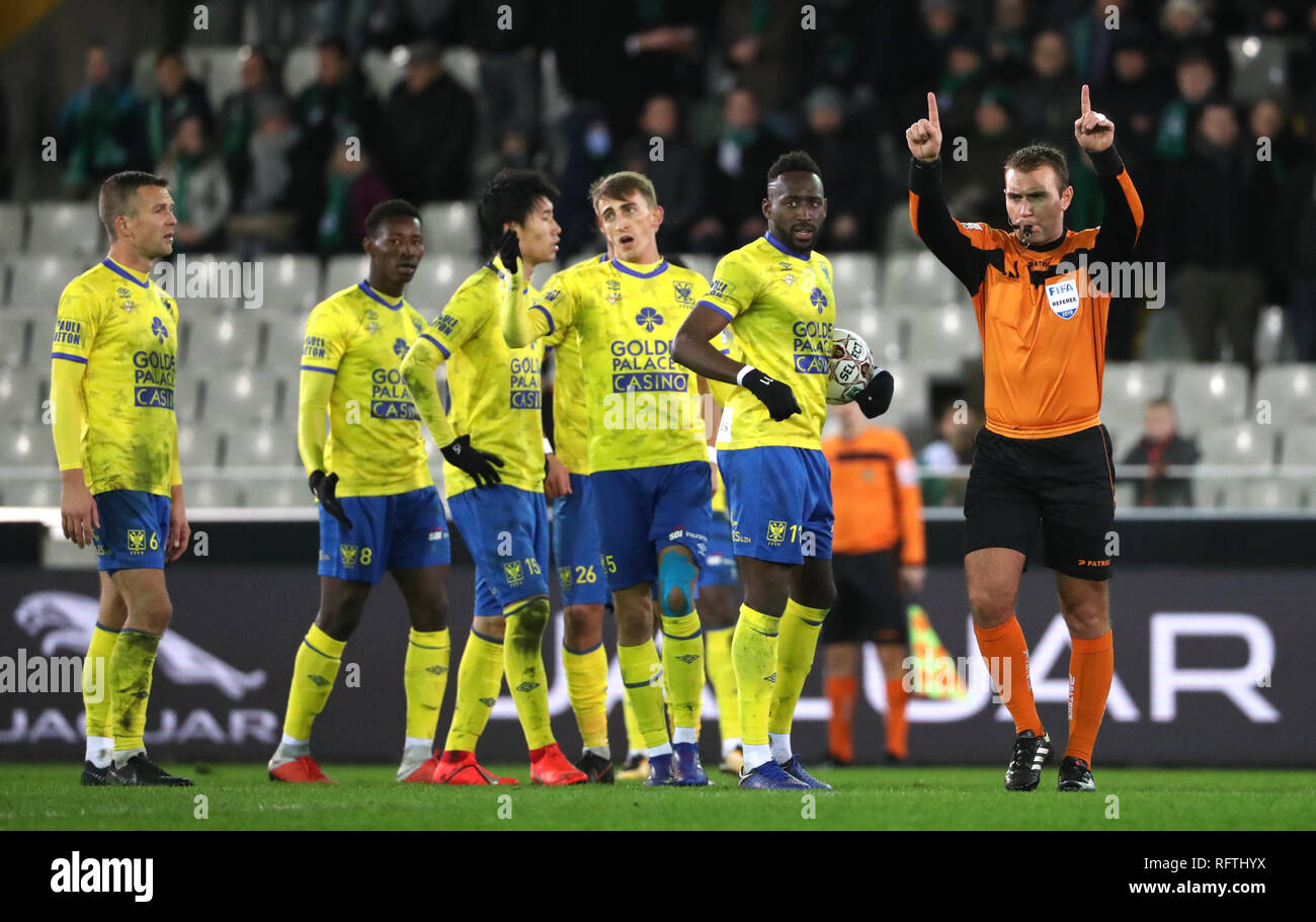BRUGGE, BELGIUM - JANUARY 26 : Referee Nicolas Laforge during the Jupiler Pro League match day 23 between Cercle Brugge and Stvv on January 26, 2019 in Brugge, Belgium. (Photo by Vincent Van Doornick/Isosport) Stock Photo