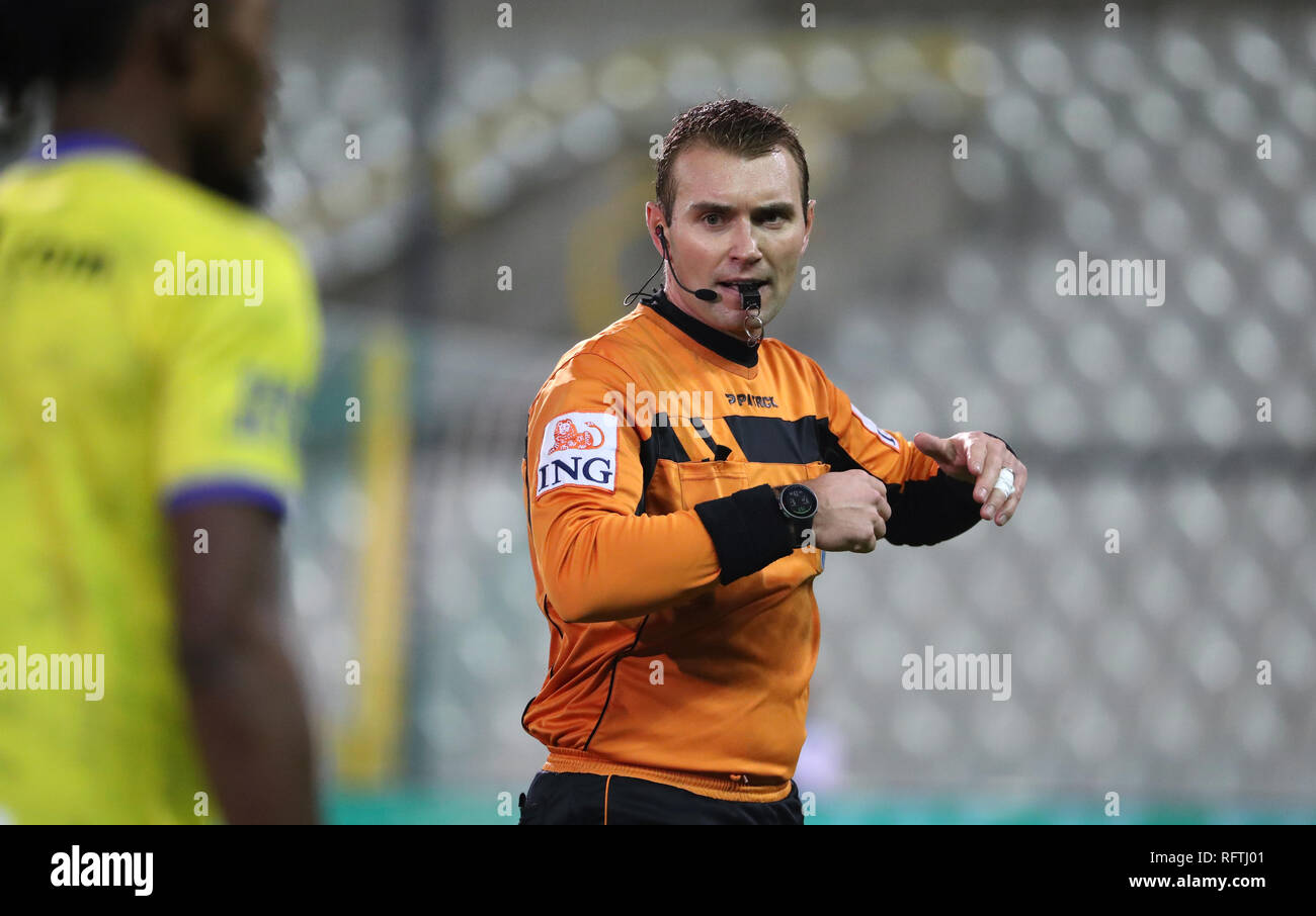 BRUGGE, BELGIUM - JANUARY 26 : Referee Nicolas Laforge during the Jupiler Pro League match day 23 between Cercle Brugge and Stvv on January 26, 2019 in Brugge, Belgium. (Photo by Vincent Van Doornick/Isosport) Stock Photo