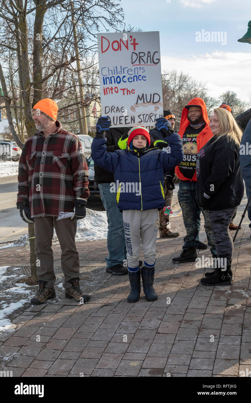Huntington Woods, Michigan USA - 26 January 2019 - Opponents and supporters of Drag Queen Storytime at the Huntington Woods Public Library rallied outside the suburban Detroit library. A small group opposed the popular program, while two hundred local residents turned out to support it. Credit: Jim West/Alamy Live News Stock Photo
