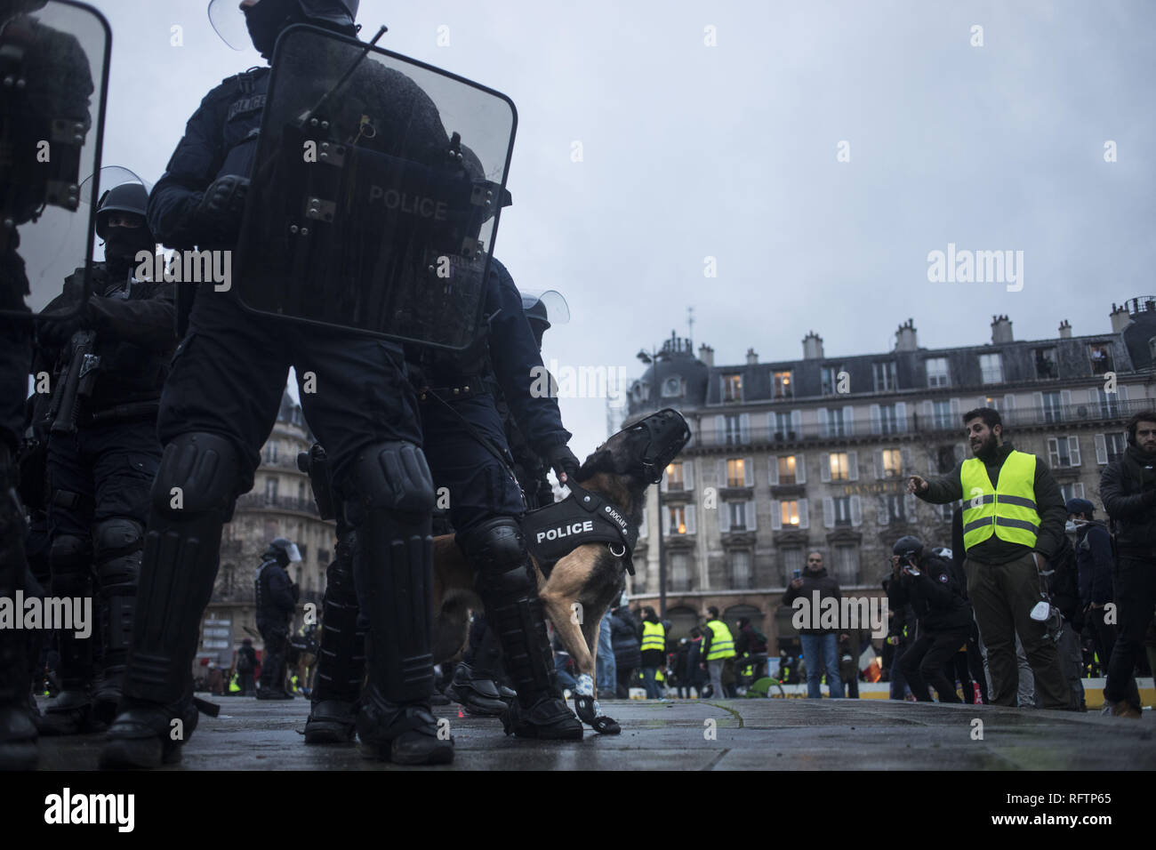 Paris, Ile de France, France. 26th Jan, 2019. A police dog is seen barking along with the riot police during a demonstration against macron policies. Yellow vest protestors gathered and march on the streets of Paris another Saturday on what they call the Act XI against the French president Emmanuel Macron policies. Credit: Bruno Thevenin/SOPA Images/ZUMA Wire/Alamy Live News Stock Photo