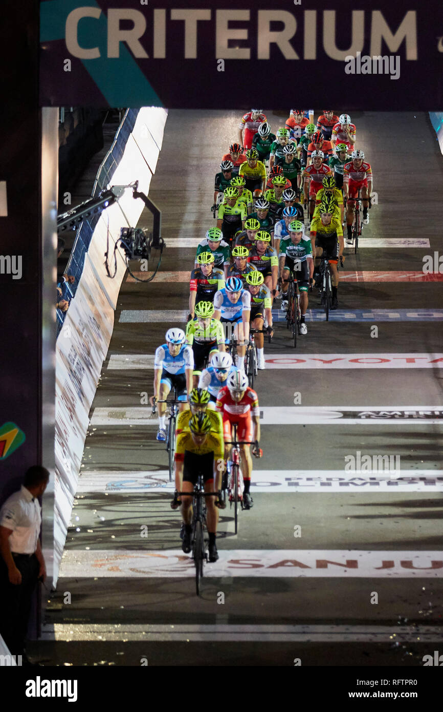Mendoza, Argentina. 26th January, 2019. the passage of the cyclists of the second round, during the Criterium in Centro C’vico in the 37th Vuelta a San Juan 2019 on January 26, 2019 in San Juan, Argentina. Credit: Alexis Lloret/Alamy Live News Stock Photo