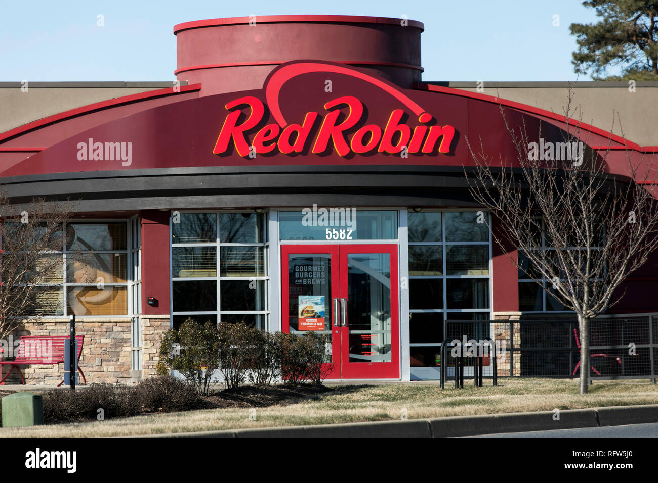 A logo sign of a Red Robin Gourmet Burgers and Brews restaurant location in Frederick, on January Stock Photo - Alamy