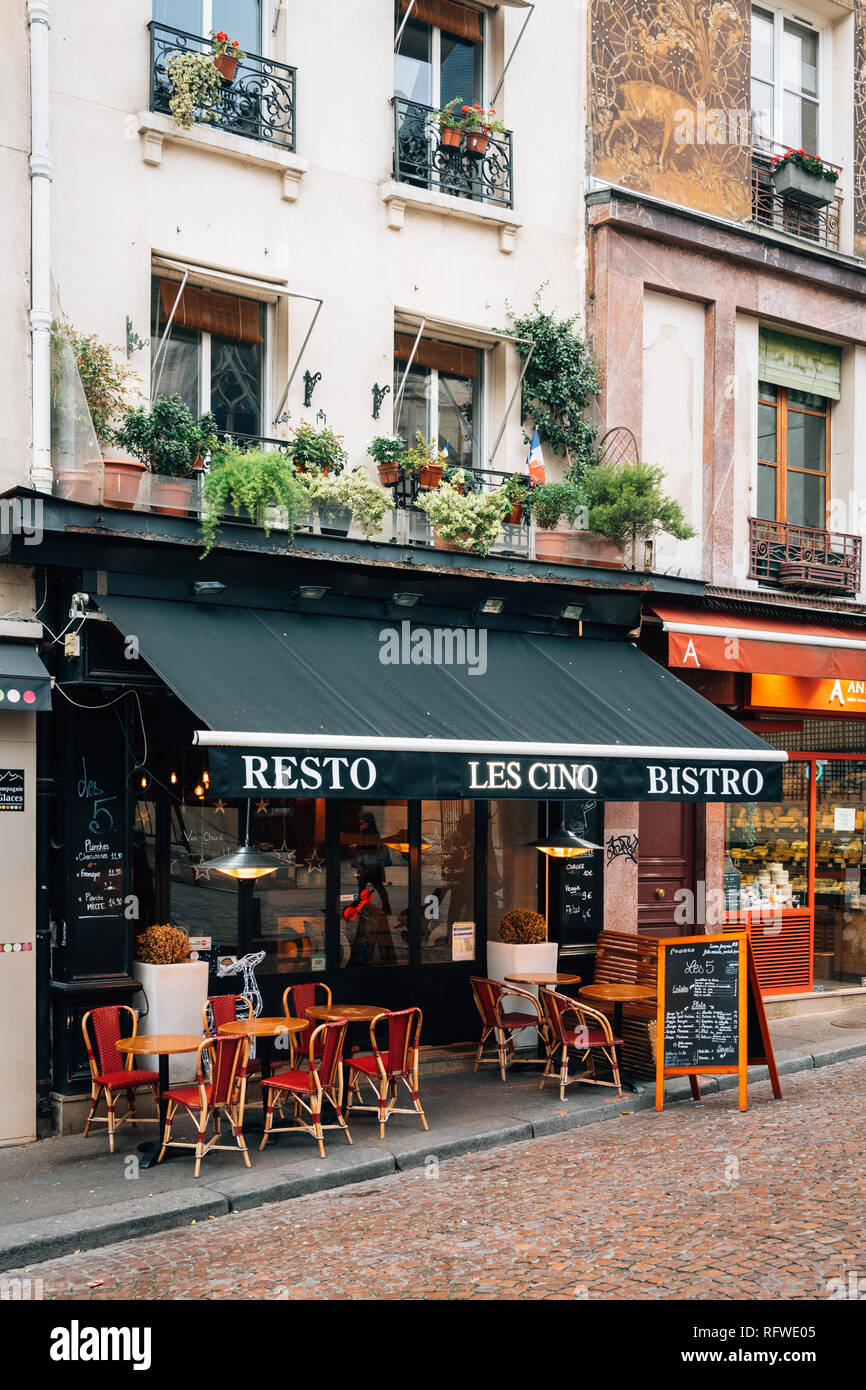 Rue mouffetard paris restaurant hi-res stock photography and images - Alamy