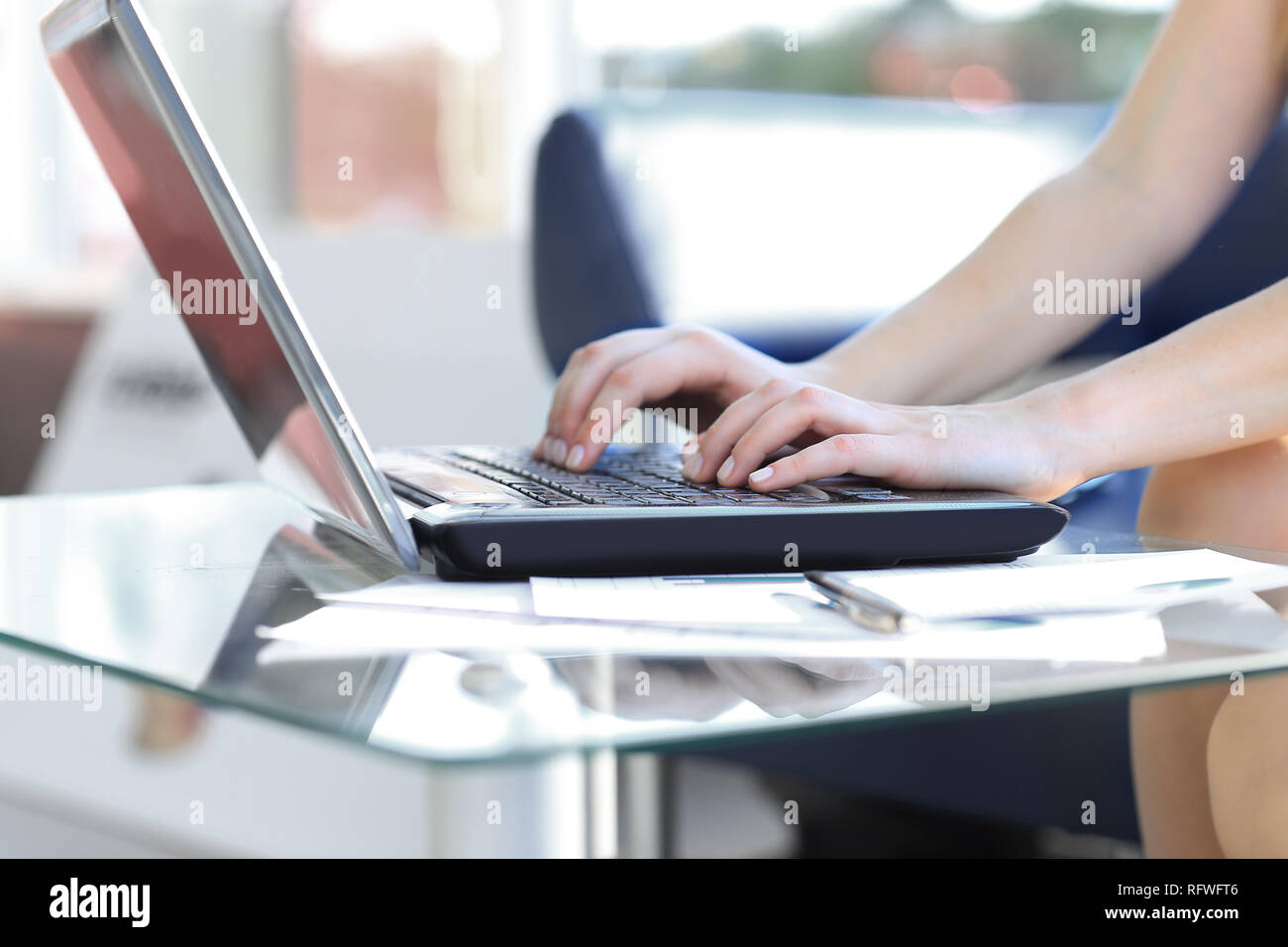 Close up business woman typing hi-res stock photography and images - Alamy