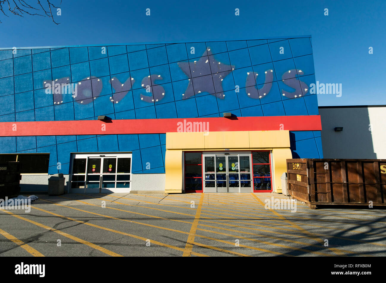 The outline of a logo sign outside of an abandoned Toys R Us retail