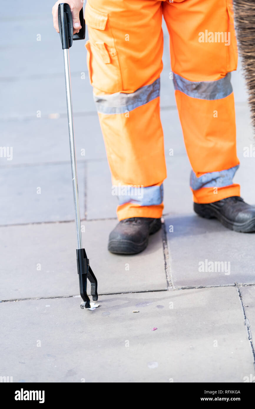 Litter picker uk hires stock photography and images Alamy