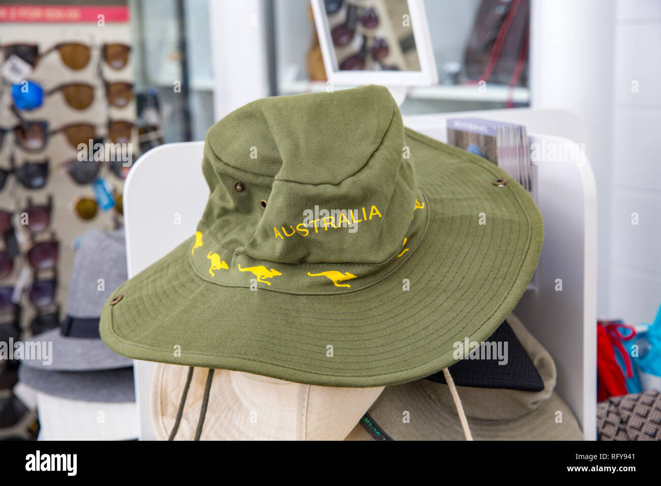 Green And Gold Australia Sun Protection Hat With Ring Of Kangaroos Stock Photo Alamy
