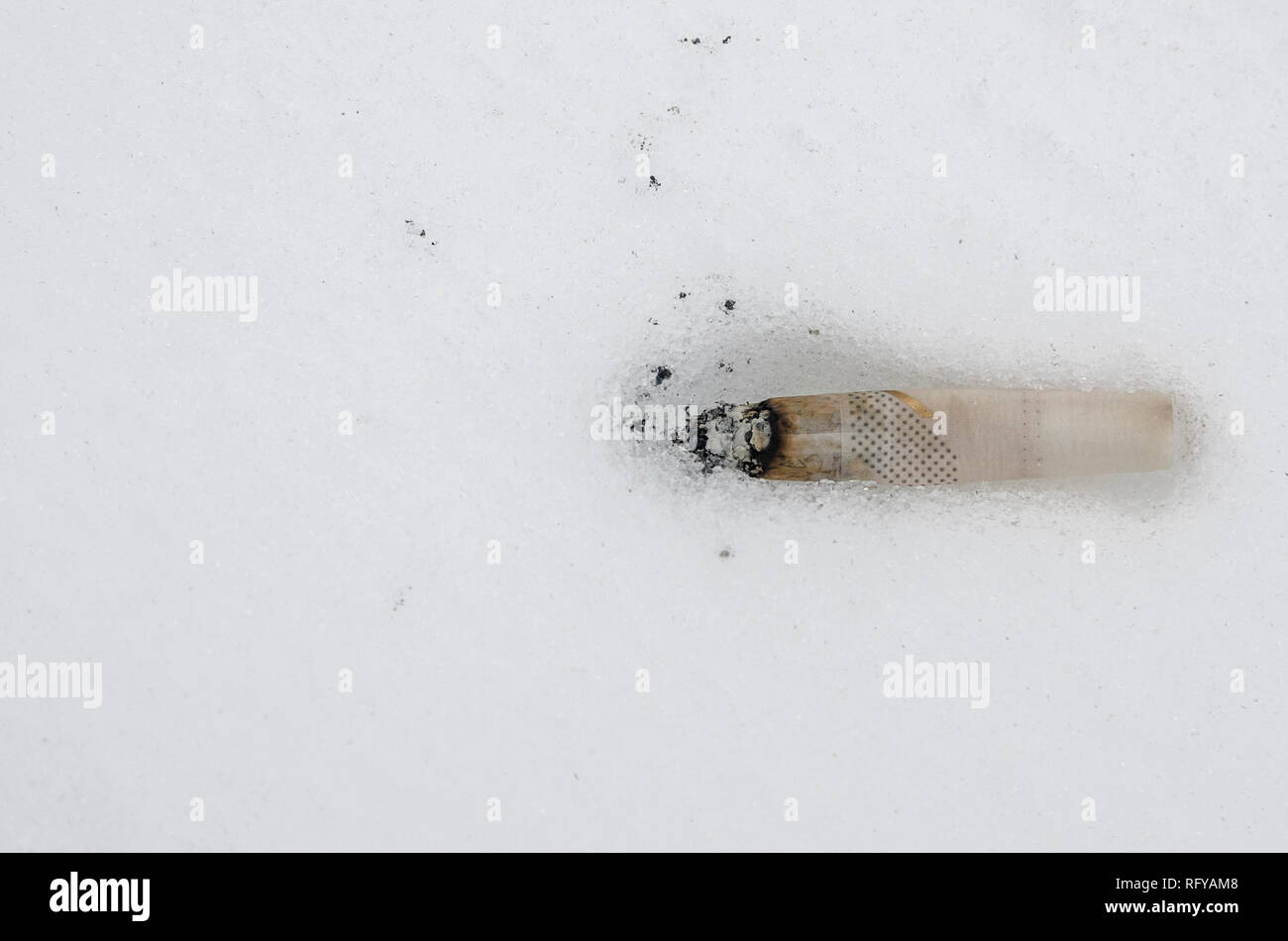 Throwing cigarettes hires stock photography and images Alamy