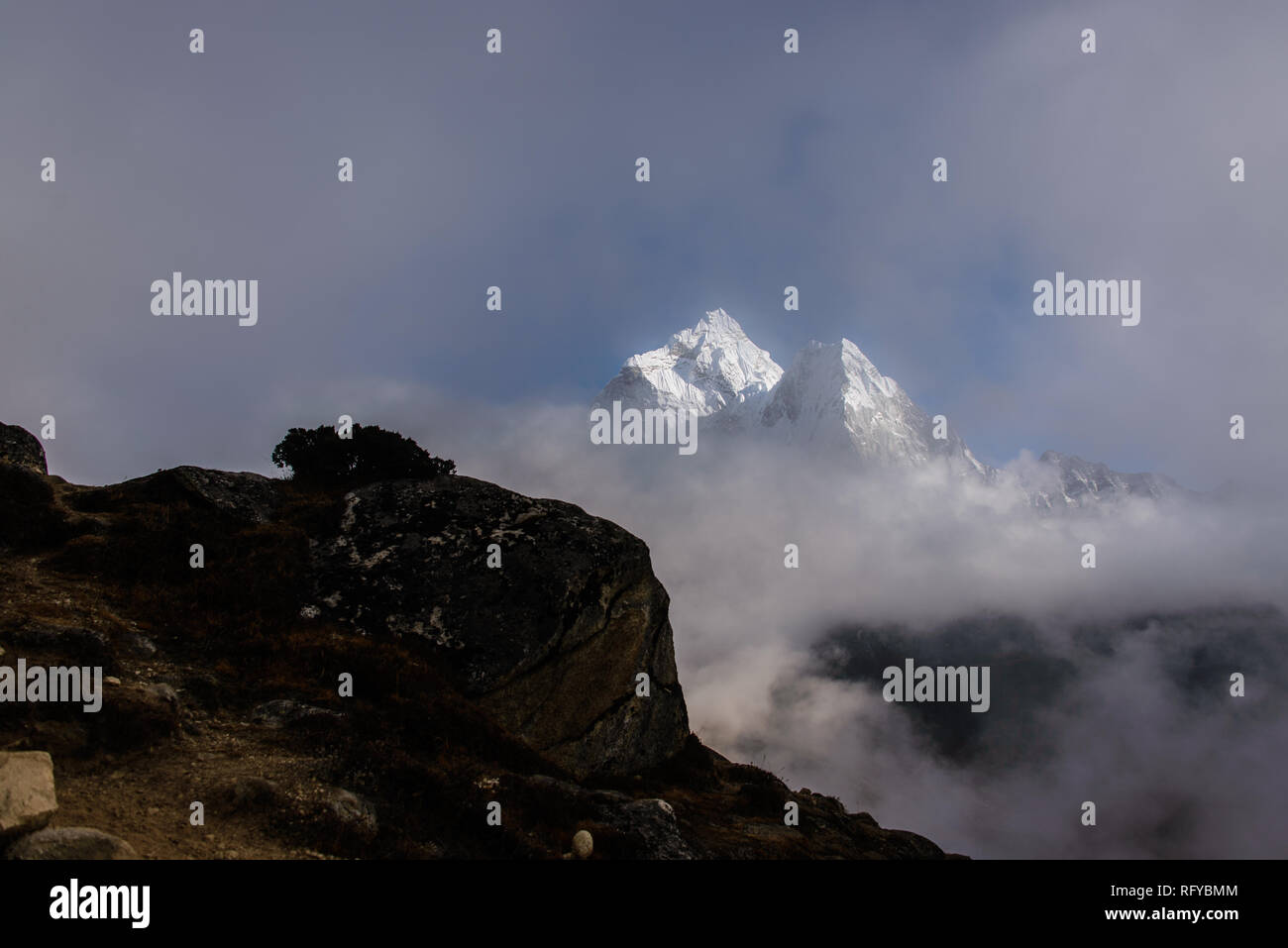 Ama Dablam - Mountain In The Himalaya Range Of Eastern Nepal Stock ...