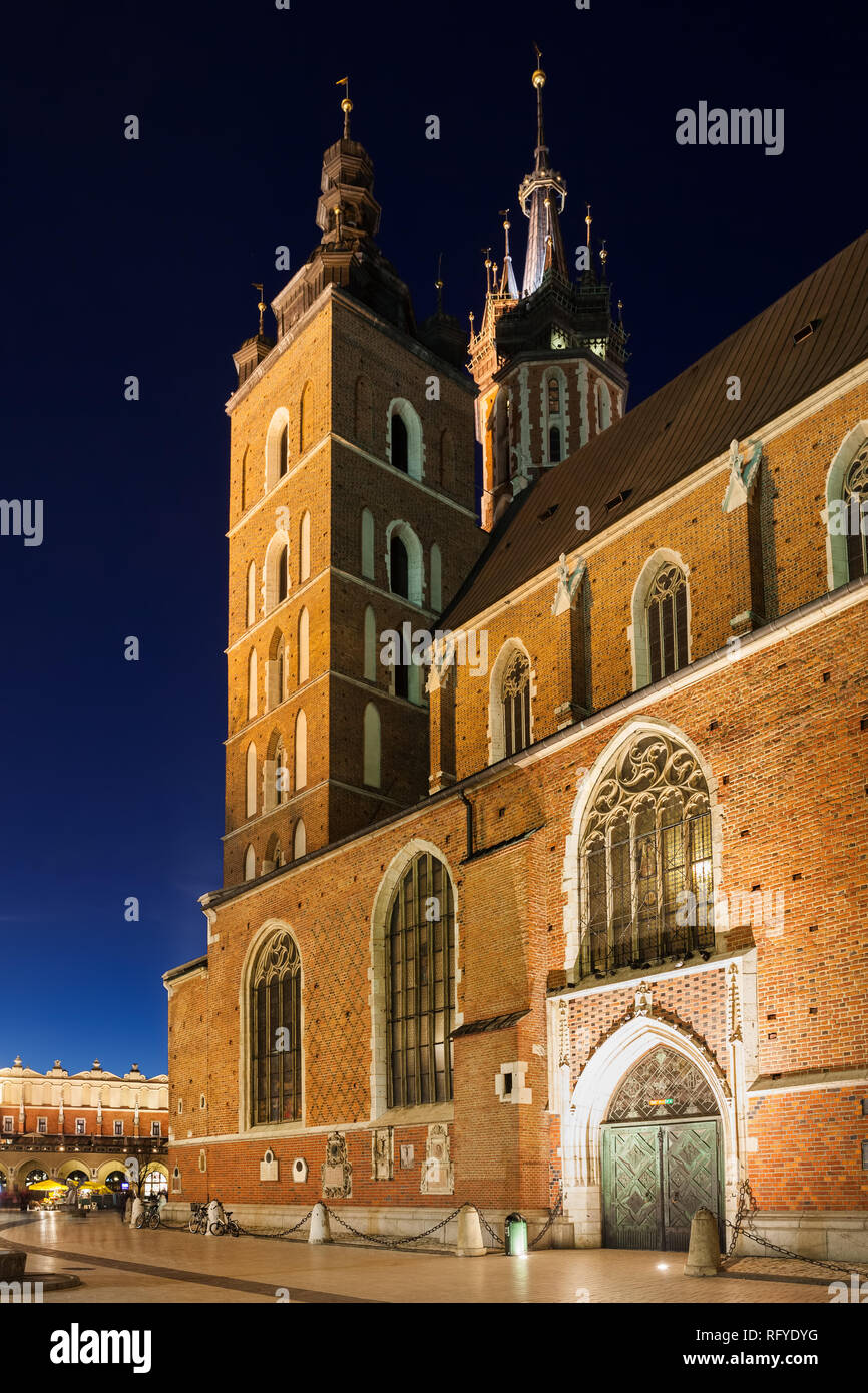 St. Mary Basilica at night in Krakow, Poland. Gothic architecture of the Church of Our Lady Assumed into Heaven, city landmark. Stock Photo