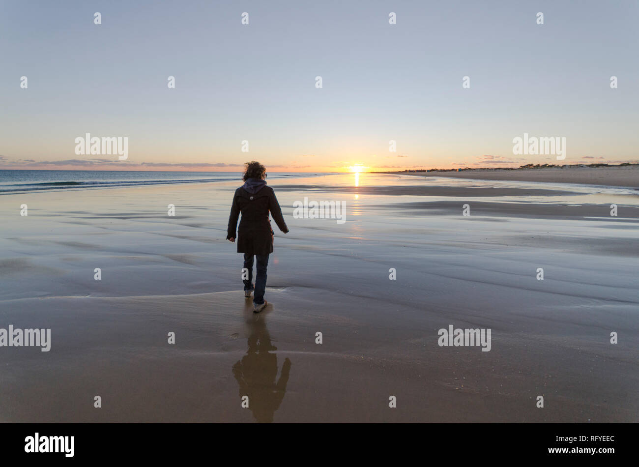 Woman alone beach hi-res stock photography and images - Alamy